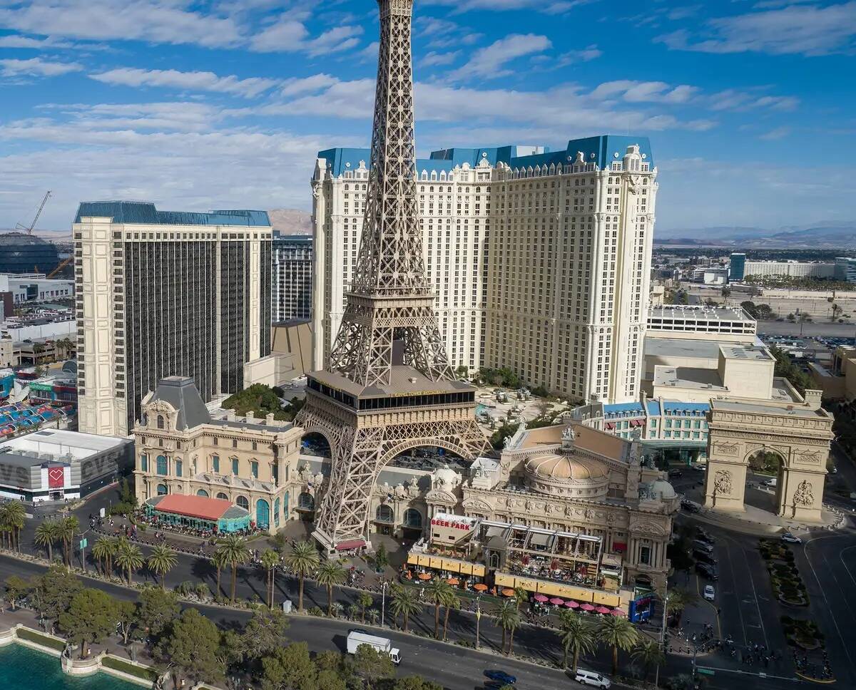 Representación de la renovada Versailles Tower de Paris Las Vegas. El resort contará con una ...
