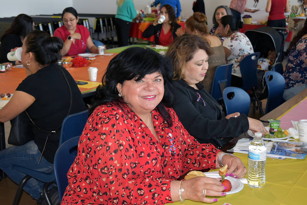El privilegio de ser madre fue destacado por Selene Lozada y su equipo de trabajo en un desayun ...