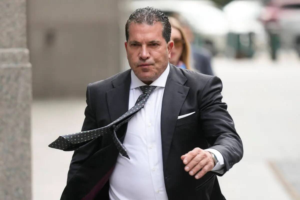 Joe Tacopina, abogado de Donald Trump, llega al tribunal federal de Manhattan, en Nueva York, e ...