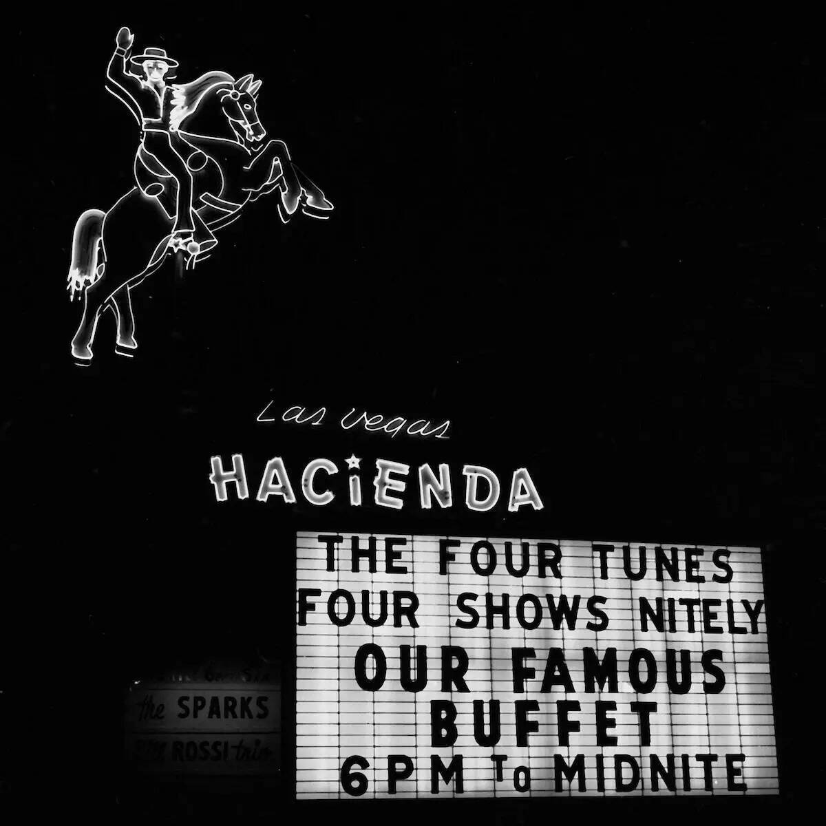 Hacienda promociona The Four Tunes y su famoso Buffet el 31 de diciembre de 1955. (Las Vegas Ne ...