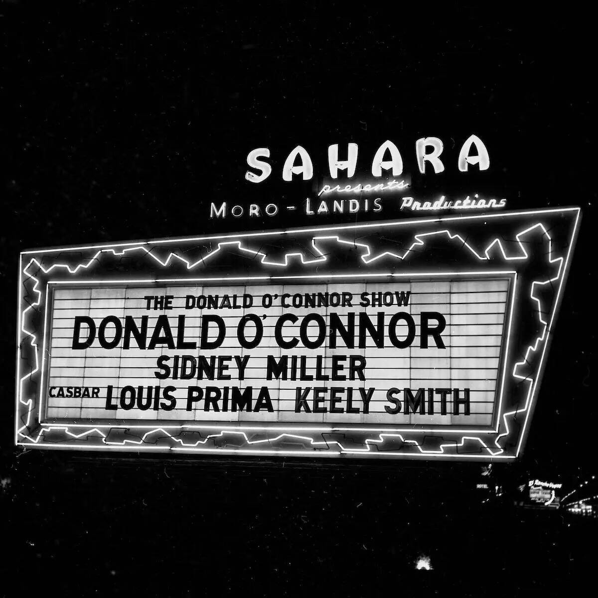 Donald O'Connor y Louis Prima se presentan en el Sahara el 31 de diciembre de 1955. (Las Vegas ...