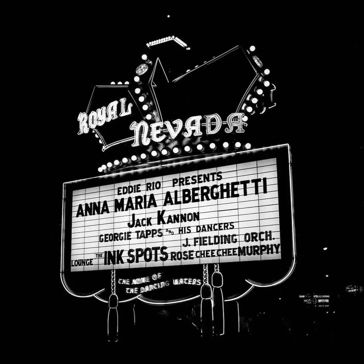 Anna Maria Alberghetti se presenta en Royal Nevada el 31 de diciembre de 1955. (Las Vegas News ...