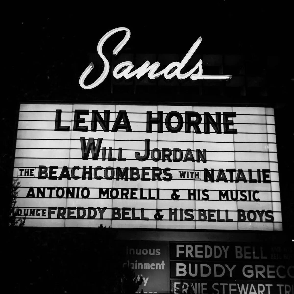 Lena Horne y Will Jordan se presentan en Sands el 31 de diciembre de 1955. (Las Vegas News Bureau)