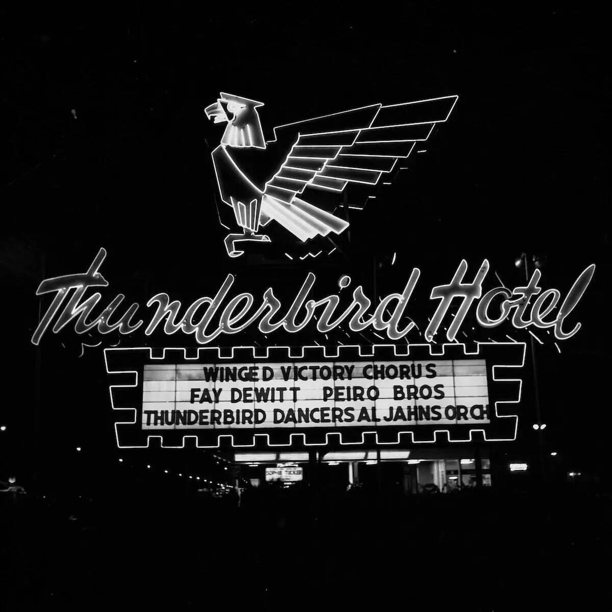 Thunderbird Hotel en la víspera de Navidad del 31 de diciembre de 1955. (Las Vegas News Bureau)