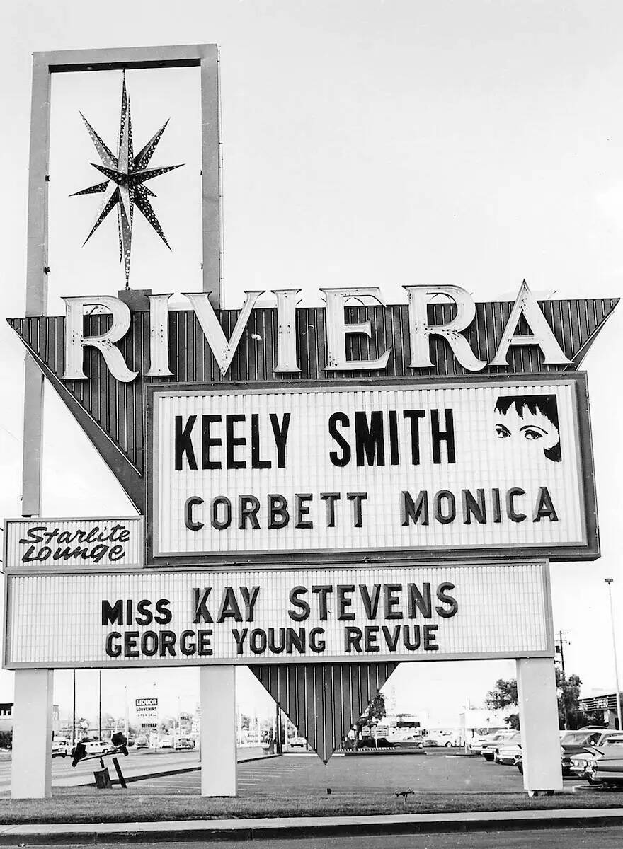 La marquesina de Riviera con Keely Smith, Corbett Monica y Kay Stevens el 14 de mayo de 1962. ( ...