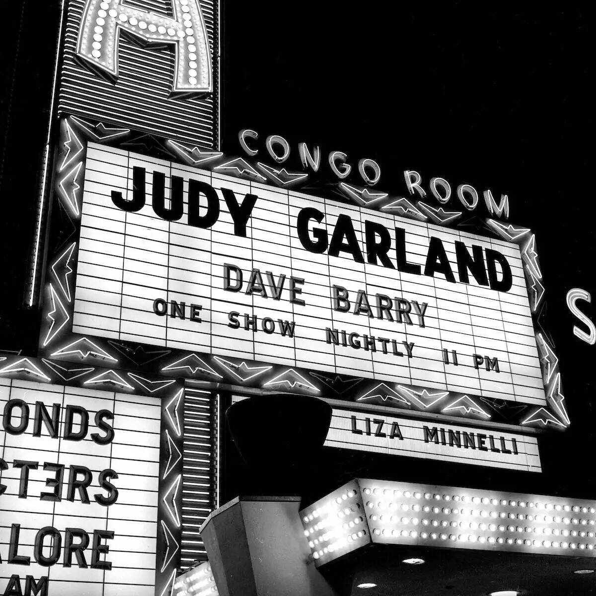 Judy Garland y Liza Minnelli en la marquesina del Sahara el 9 de diciembre de 1965. (Las Vegas ...
