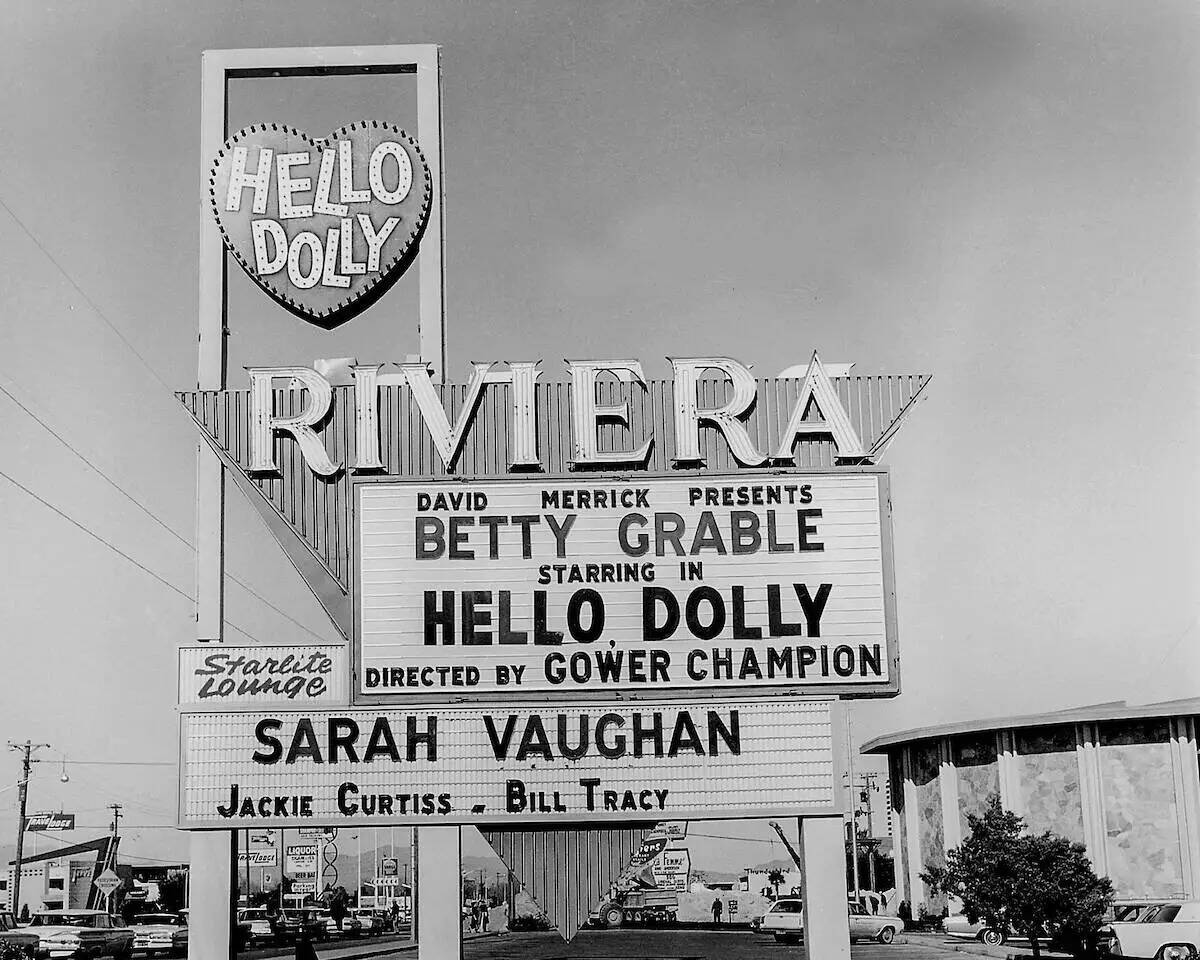 La marquesina de la Riviera con Betty Grable en "Hello, Dolly" el 15 de febrero de 1966. (Las V ...