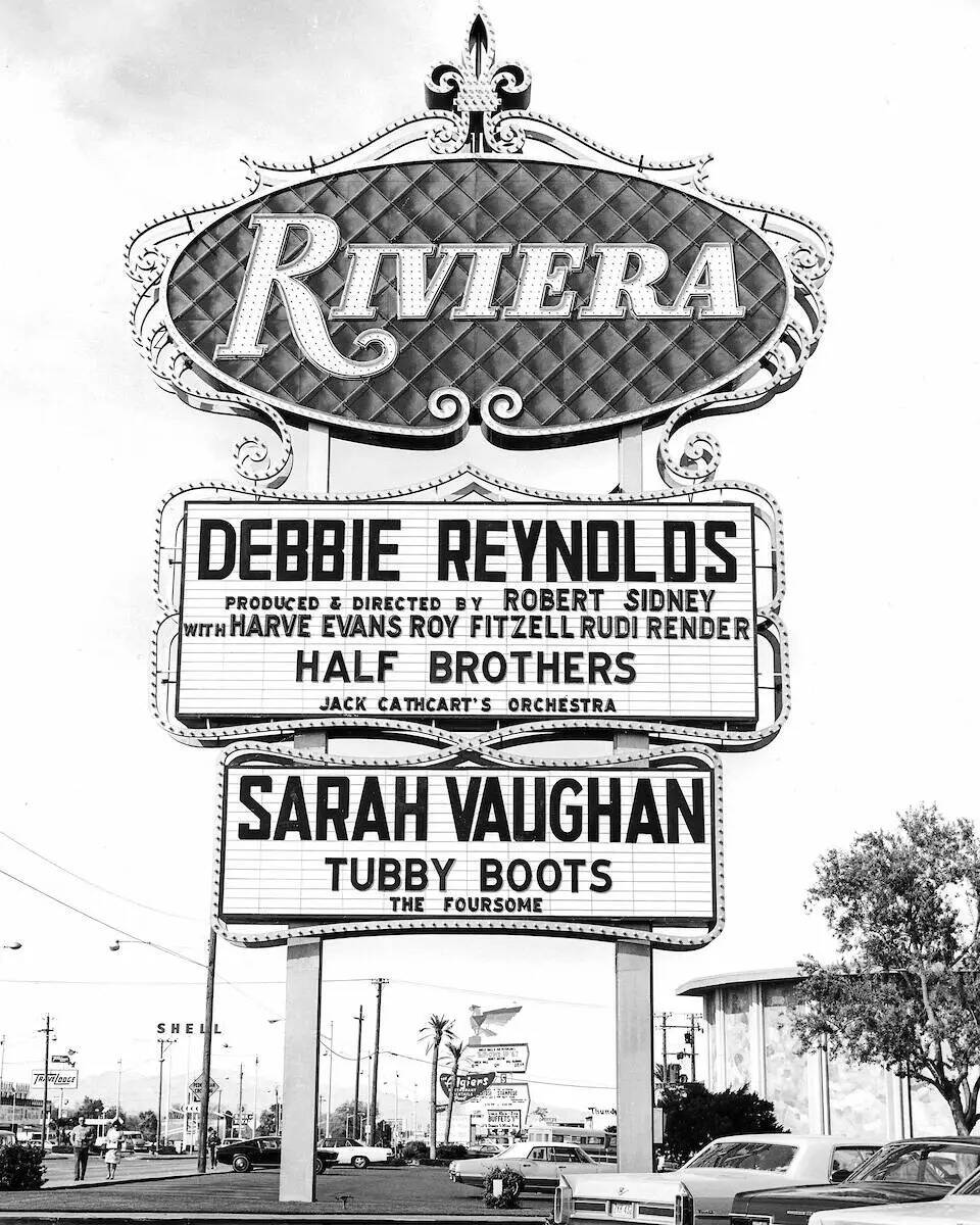 Debbie Reynolds y Sarah Vaughn en Riviera el 30 de marzo de 1967. (Las Vegas News Bureau)