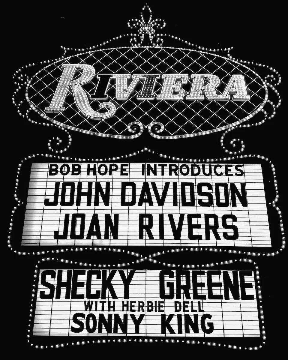 La marquesina de Riviera tiene a Bob Hope promocionando a Joan Rivers, John Davidson y Shecky G ...