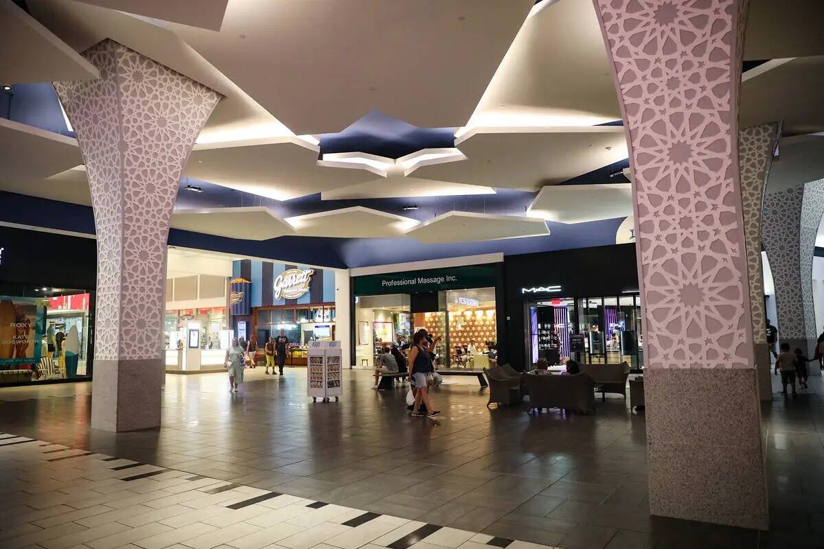 La recién renovada Miracle Mile Shops en Planet Hollywood en Las Vegas, martes, 16 de mayo de ...