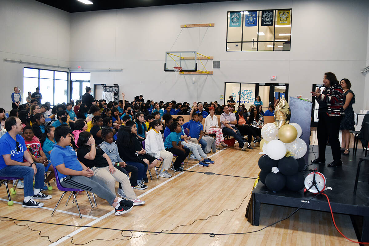 Sylvia Méndez habló con estudiantes de los grados 3-12 y personal de Nevada Prep Charter Scho ...