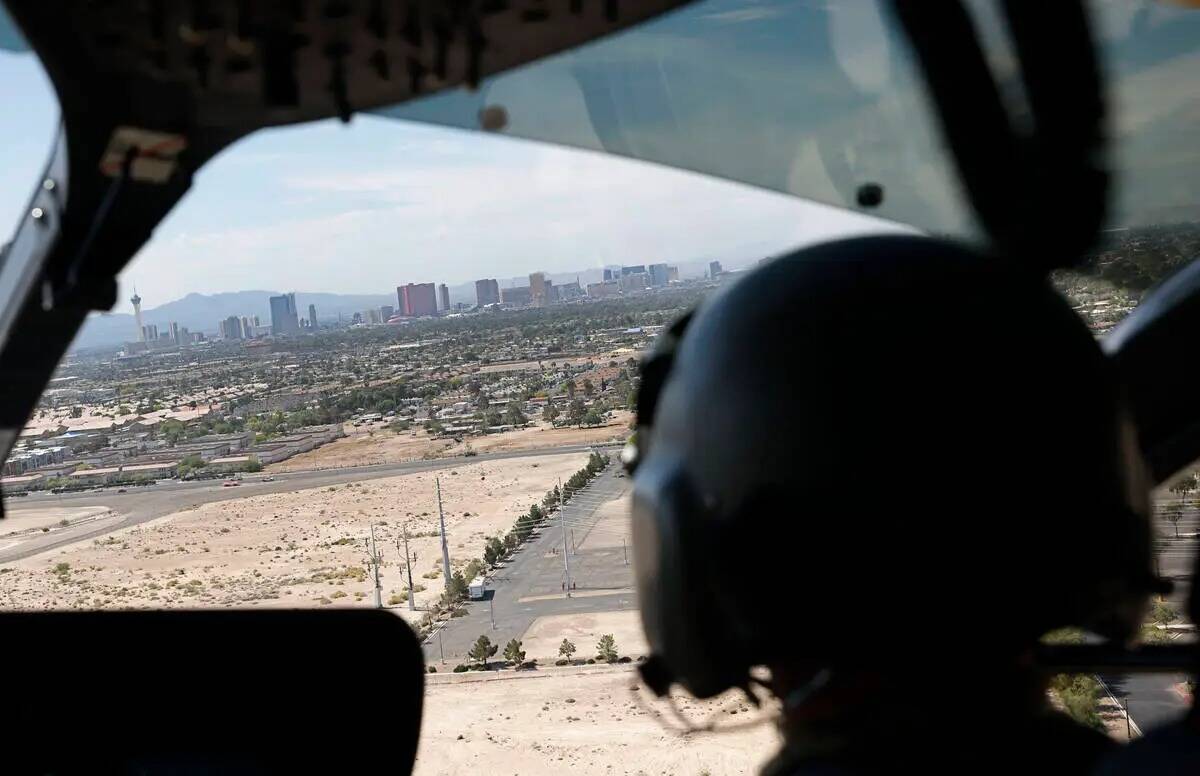 El Strip de Las Vegas se ve desde un helicóptero UH-72B Lakota, el martes 16 de mayo de 2023, ...