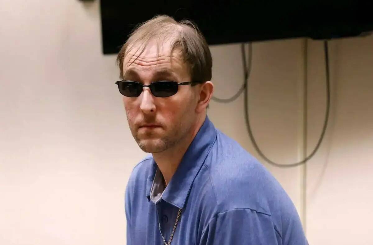 Brad Mehn, se prepara para abandonar la sala durante su juicio en el Tribunal de Distrito de Pa ...