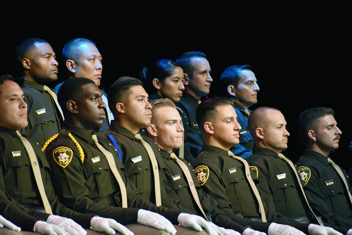 El Departamento de Policía Metropolitana de Las Vegas dio la bienvenida a 42 nuevos oficiales. ...