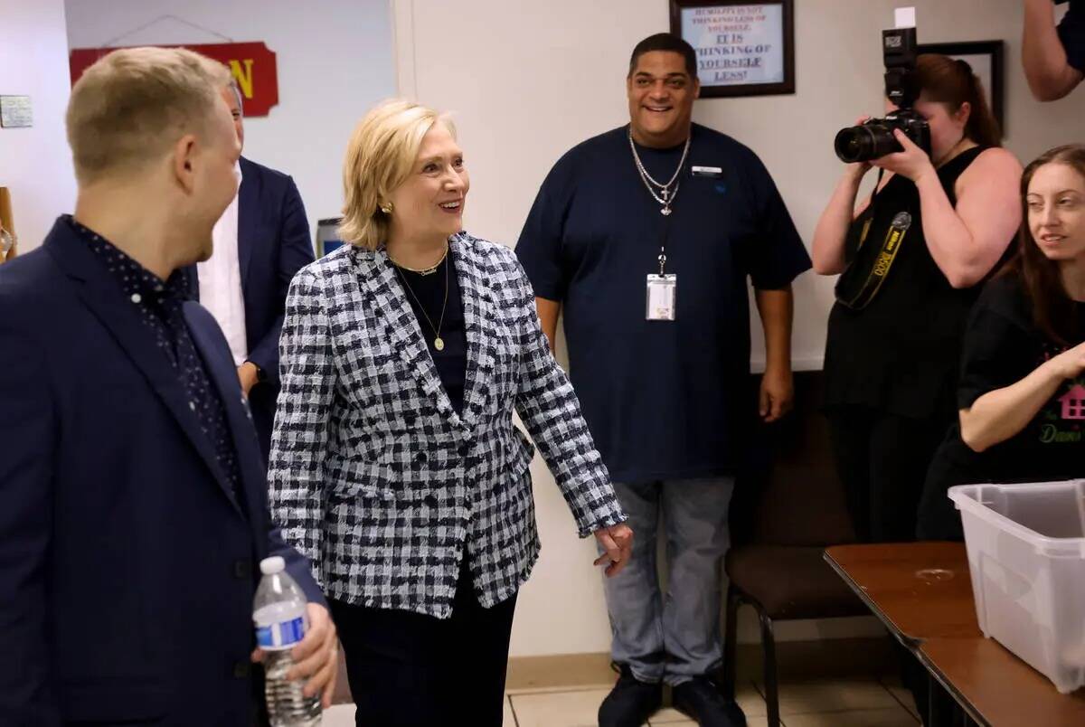 La exsecretaria de Estado Hillary Clinton llega a Foundation for Recovery en Las Vegas el miér ...