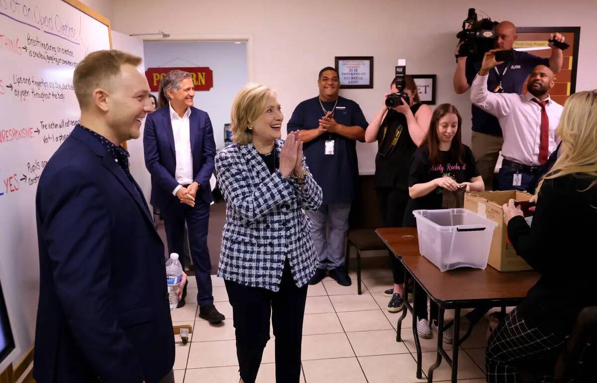 La exsecretaría de Estado Hillary Clinton llega a Foundation for Recovery en Las Vegas con el ...