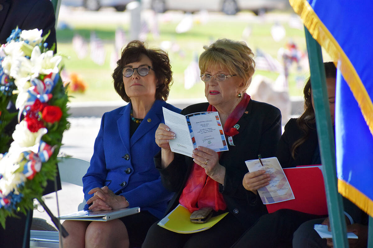 En la ceremonia del Memorial Day 2023 estuvieron presentes, Carolyn Goodman –derecha- y Jacky ...