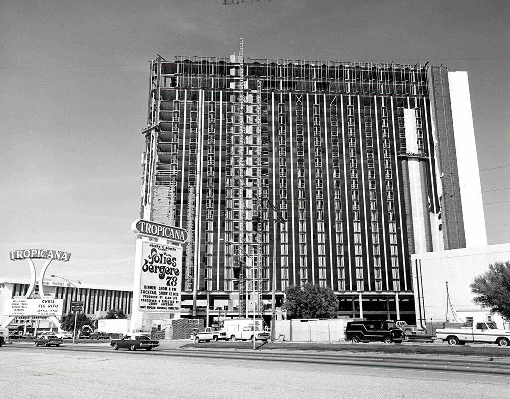 Una torre en construcción en Tropicana de Las Vegas en 1982. (Archivo del Review-Journal)
