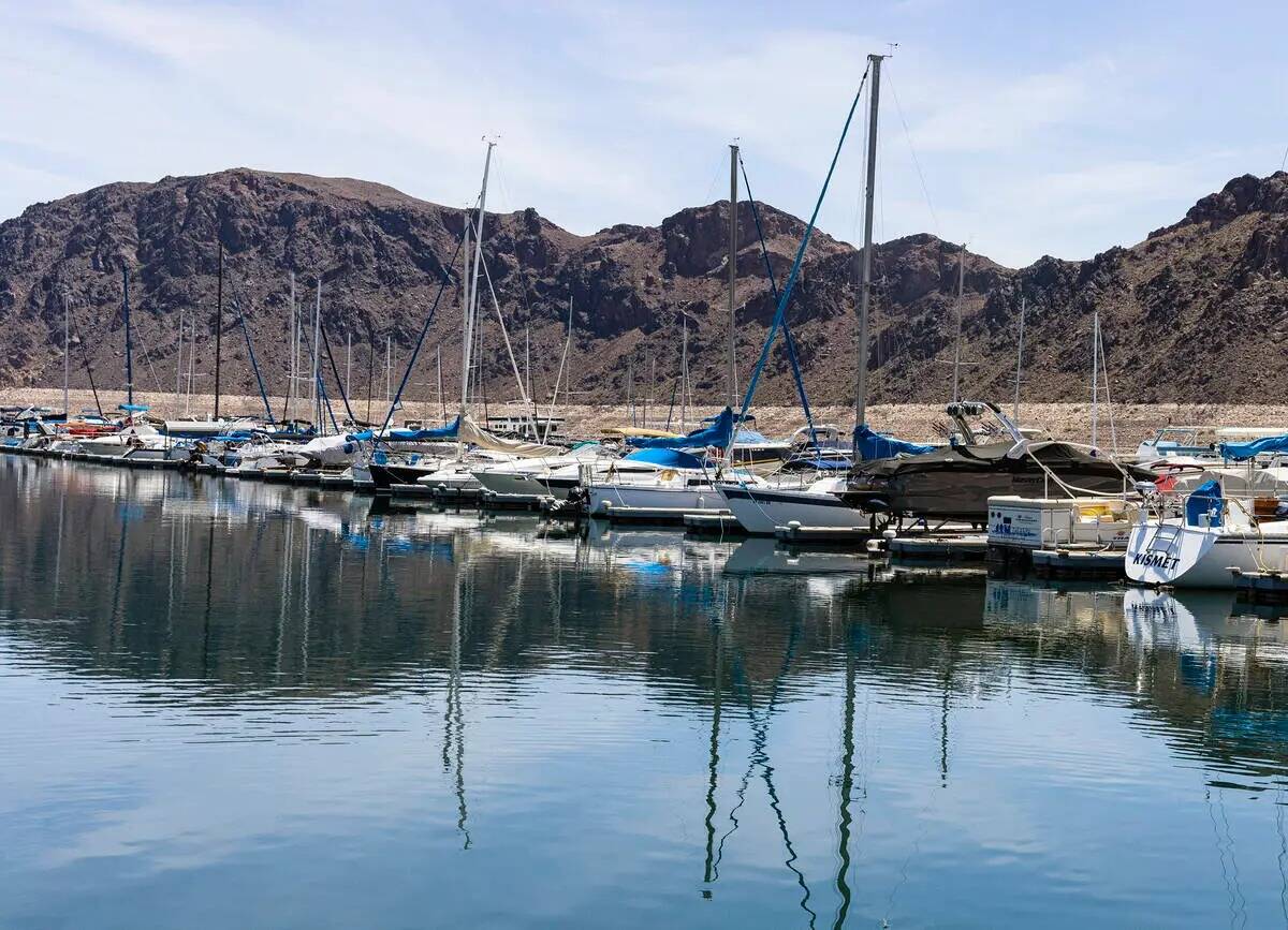 Botes atracados en el Puerto de Botes de Las Vegas, en el Área Recreativa Nacional del Lago Me ...