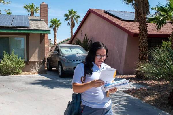 La trabajadora postal Candice Smith, cartero en Las Vegas desde hace cuatro años, dice que lle ...