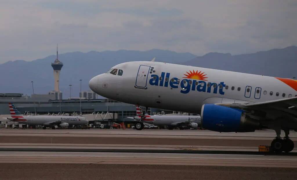Un avión de Allegiant Air aterriza en el Aeropuerto Internacional Harry Reid el martes 26 de j ...