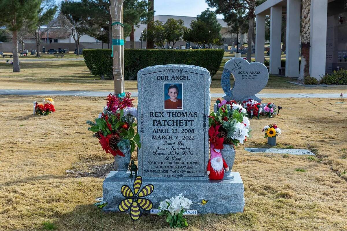 Lápida de Rex Patchett en Palm Boulder Highway Mortuary & Cemetery en febrero de 2023 en Hende ...