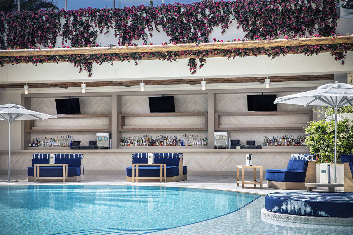 SOAK Pool en Palms Casino Resort es un extraordinario oasis de piscina de varios niveles diseñ ...