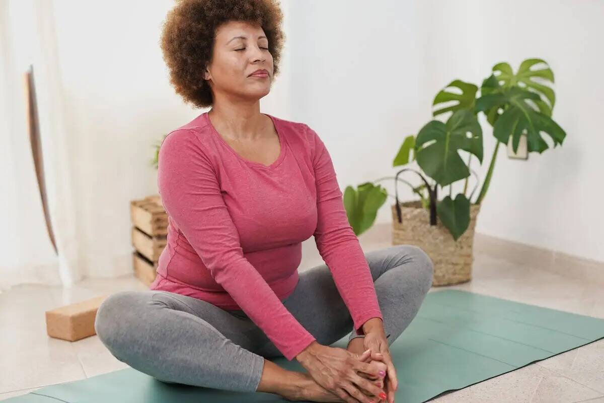 En un estudio reciente, las personas que practicaban yoga durante 50 minutos tres veces por sem ...