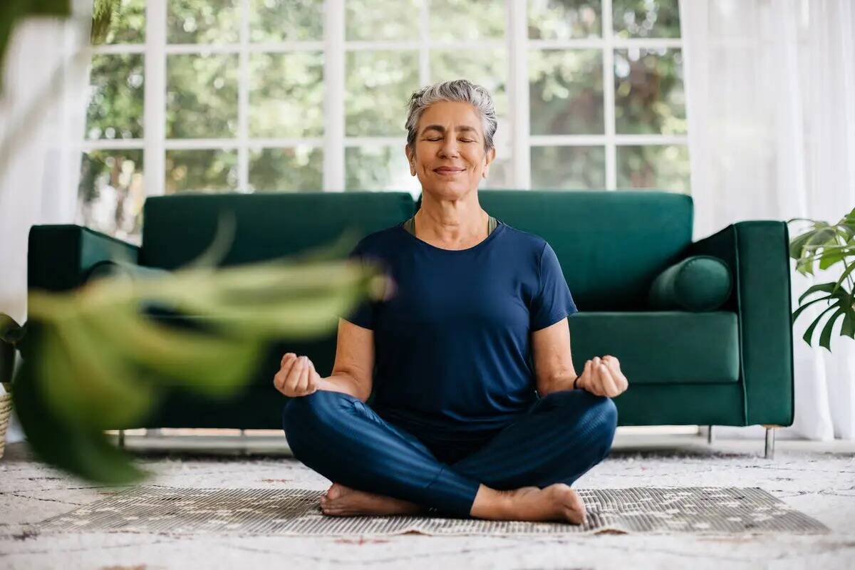 Hacer yoga implica una capacitación para la doble tarea, afirma la neuropsicóloga Karen D. Su ...