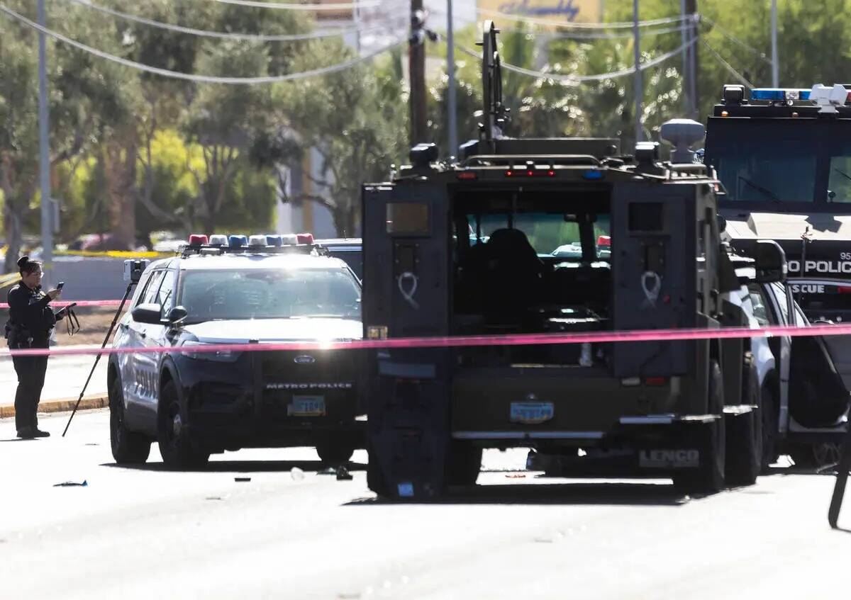 La Policía Metropolitana de Las Vegas está investigando un Tiroteo con intervención de agent ...