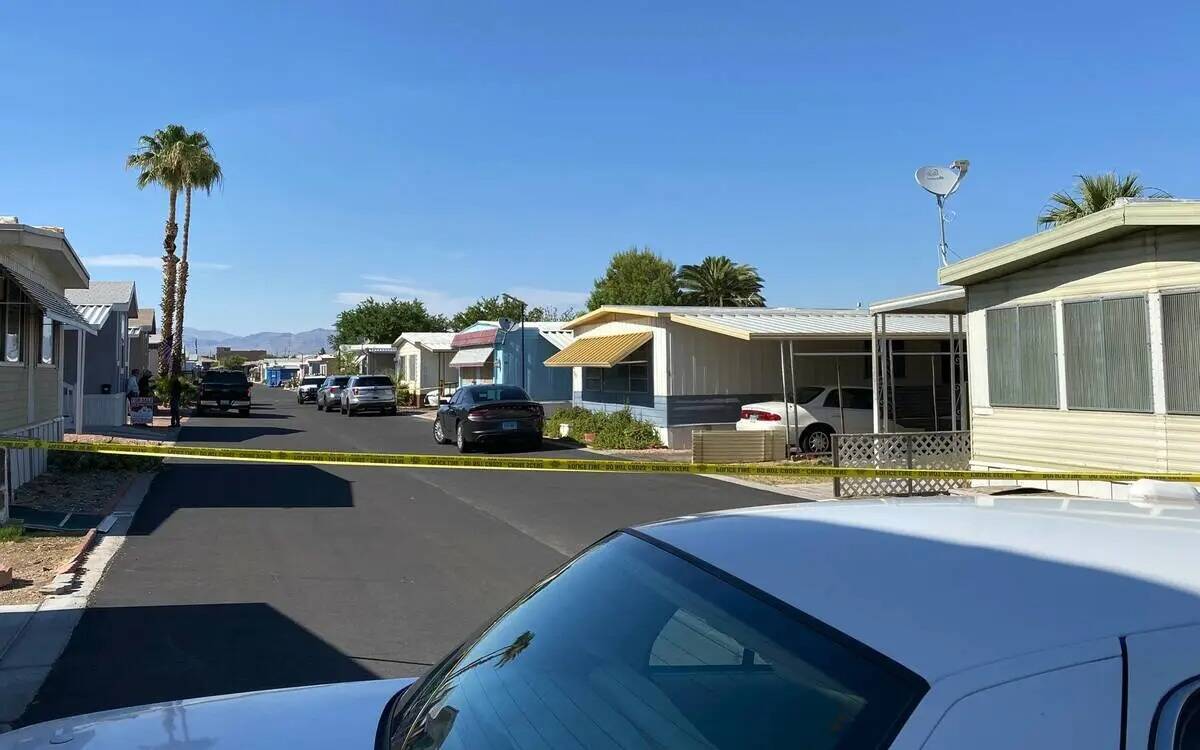 La policía de Las Vegas estaba investigando un homicidio en un parque de casas rodantes en la ...