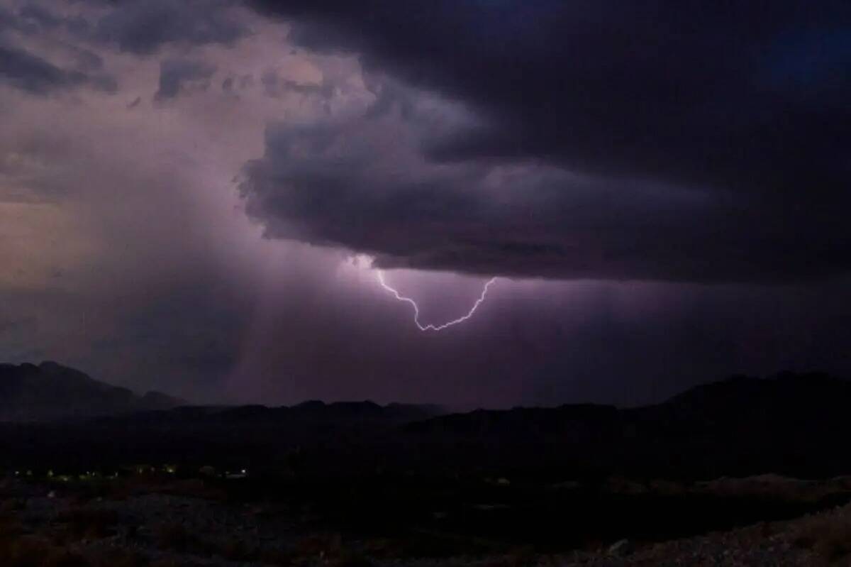 Una tormenta monzónica atraviesa el valle el jueves 11 de agosto de 2022, en Las Vegas. (L.E. ...