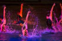 Intérpretes del Cirque du Soleil ensayan una escena durante un adelanto del evento "One Night ...