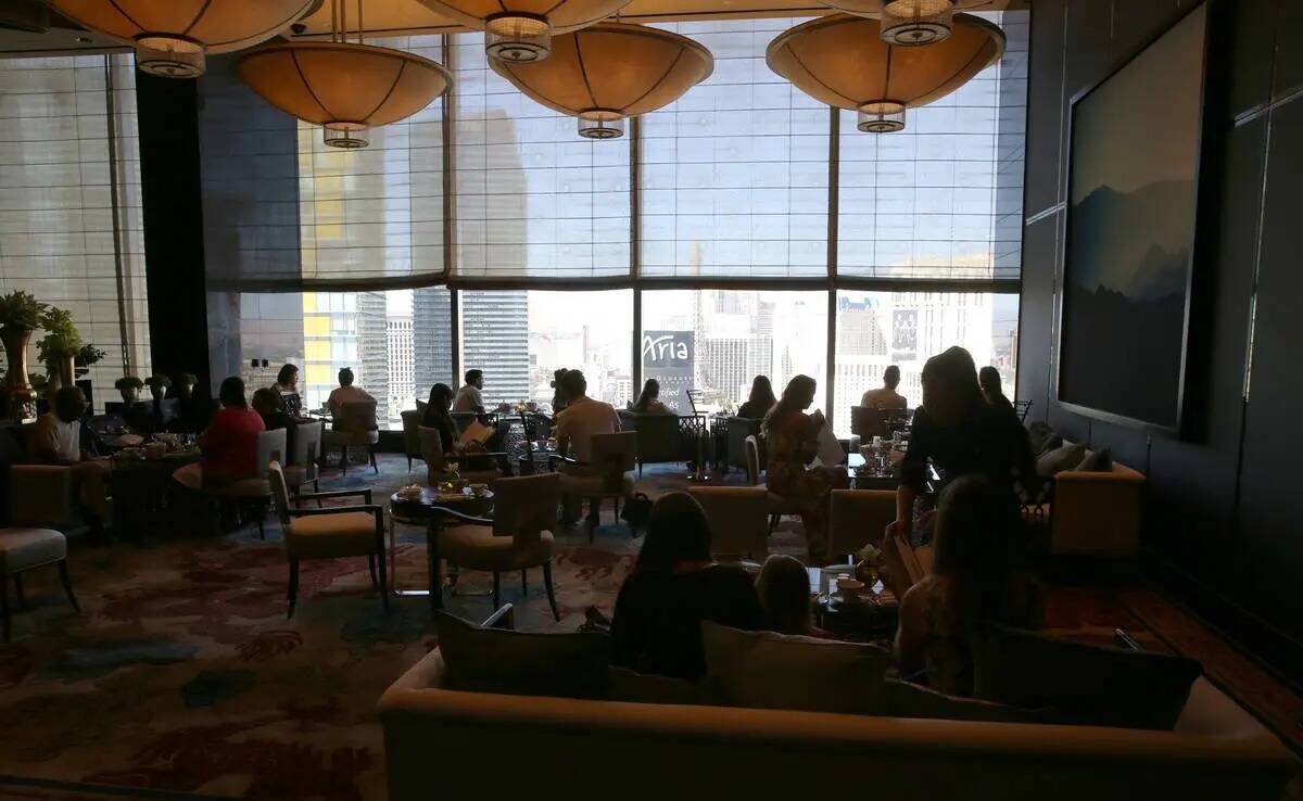 Tea Lounge del Waldorf Astoria cuenta con nuevos muebles en el primer día para el nuevo hotel ...