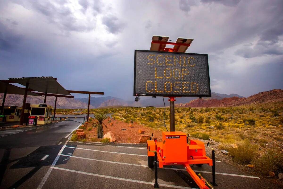 El Scenic Loop en Red Rock Canyon National Conservation Area está cerrado debido al incendio C ...