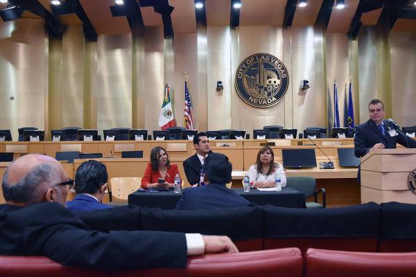 “Comunidad Migrante” expuso necesidades ante diputados y senadores mexicanos en Las Vegas, ...