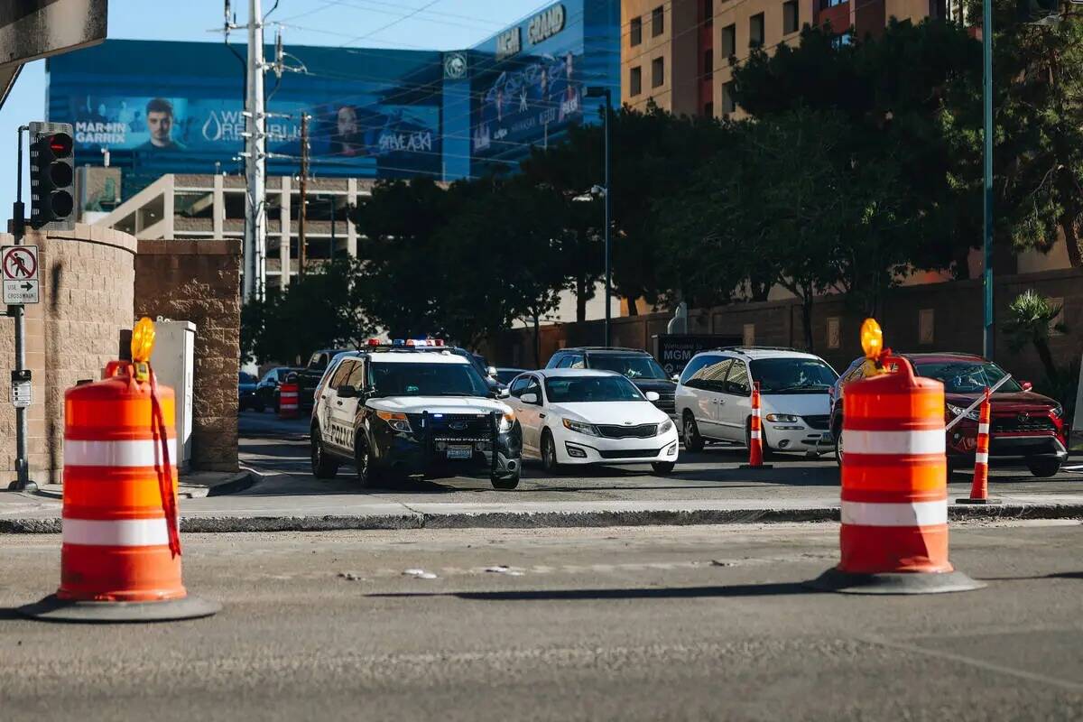 Tránsito de la construcción para el Grand Prix de la Fórmula Uno de Las Vegas se ve en Harmo ...