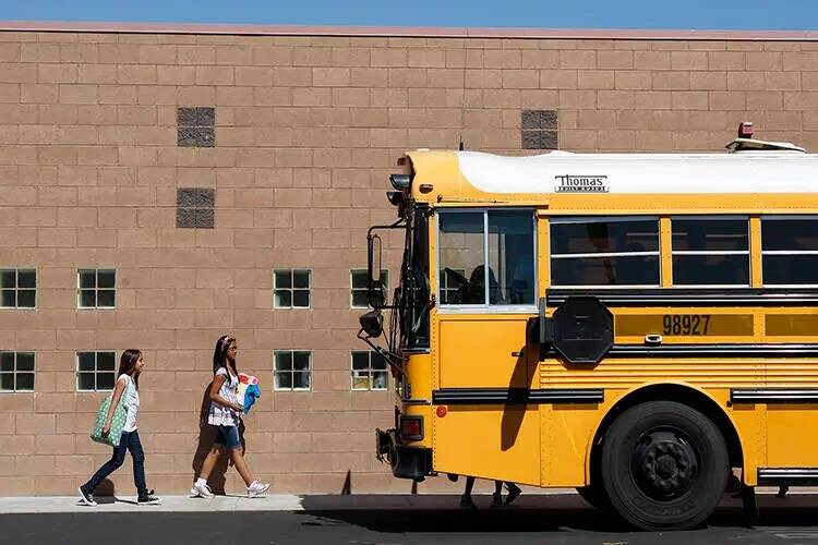 El jueves, el CCSD publicó una lista de más de 40 escuelas que perderán tiempo de clase para ...