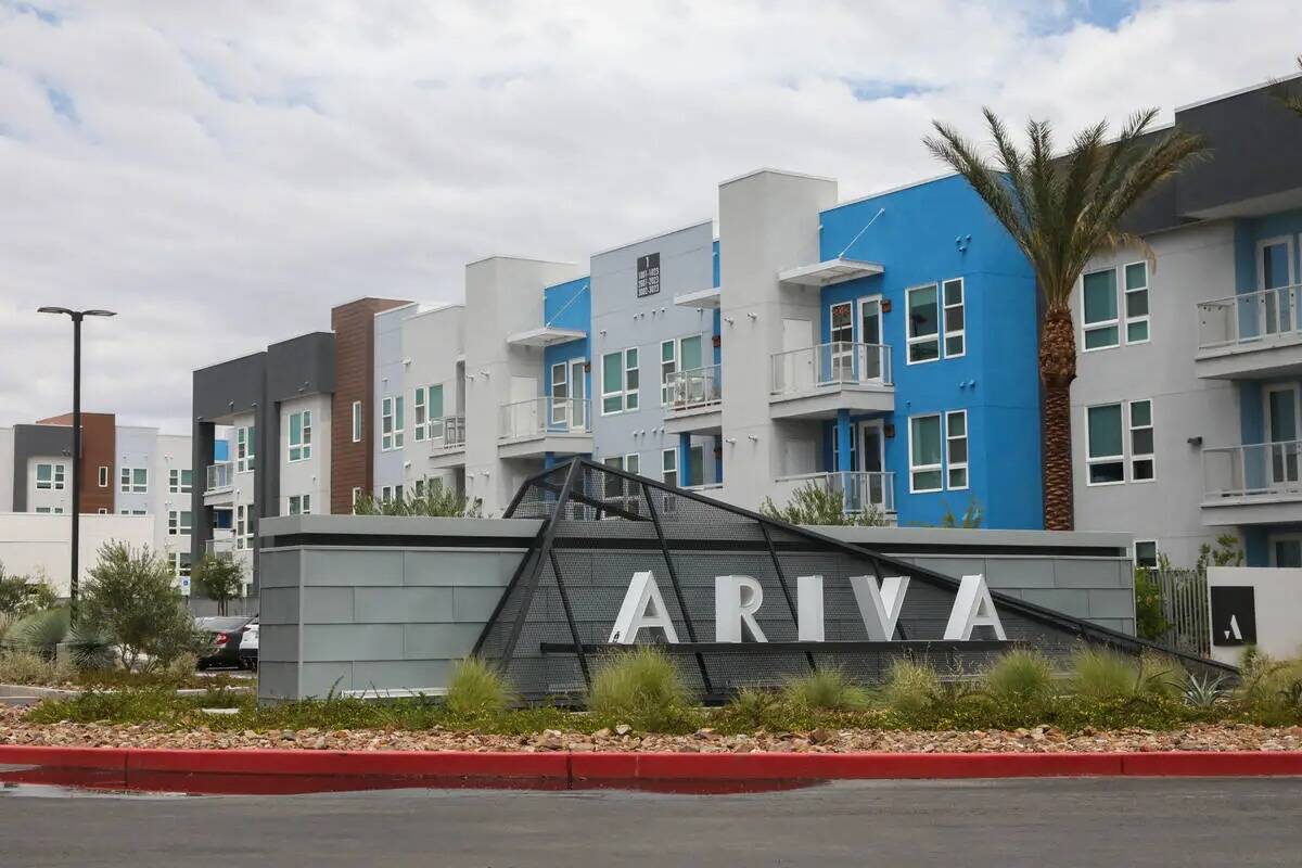 La entrada al complejo Ariva Luxury Residences por South Las Vegas Boulevard, el viernes 16 de ...