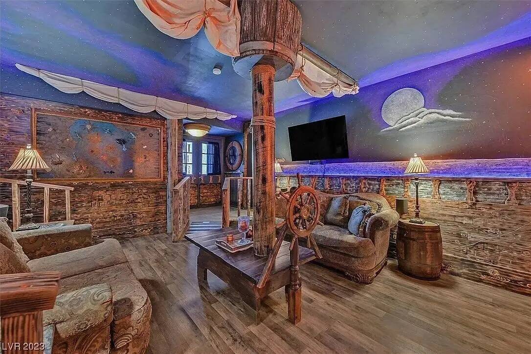 Una casa con temática pirata en el 501 de Sam Jonas Drive está listada en Zillow por 349 mil ...