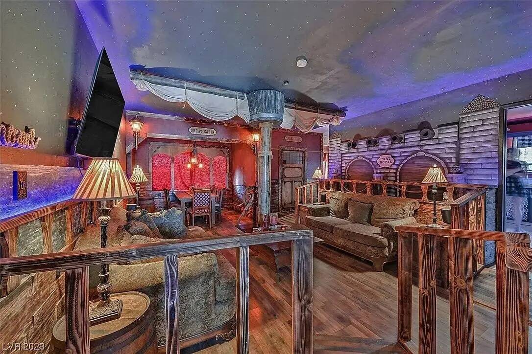 Una casa con temática pirata en el 501 de Sam Jonas Drive está listada en Zillow por 349 mil ...