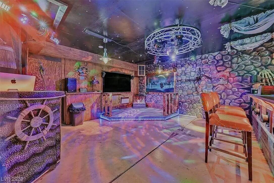 Una casa con temática pirata en el 501 de Sam Jonas Drive está listada en Zillow por 349 mil ...