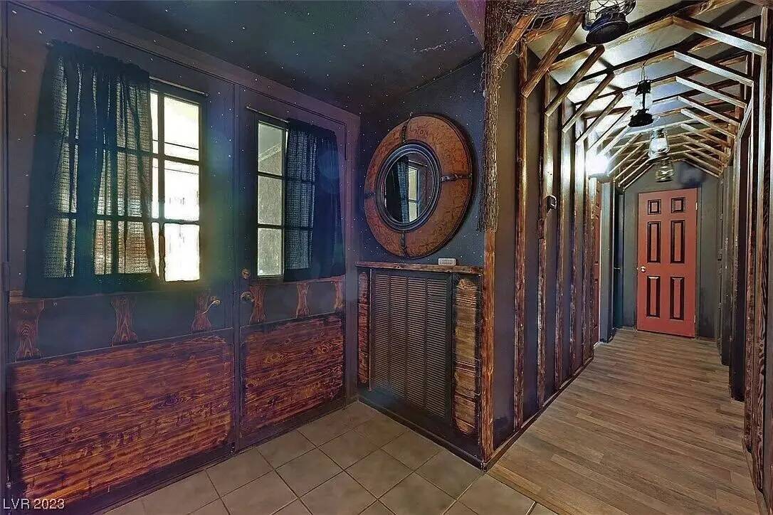 Una casa con temática pirata en el 501 de Sam Jonas Drive está listada en Zillow por 349 mil ...