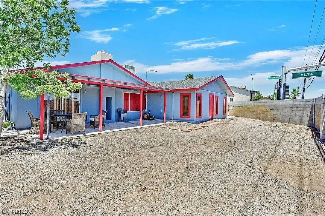 Una casa con temática pirata en el 501 de Sam Jonas Drive está listada en Zillow por 349 mil ...