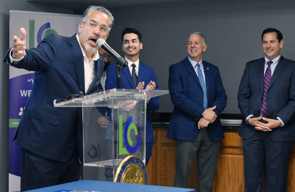 El gobernador Joe Lombardo, el secretario de Estado Cisco Aguilar, el senador Fabián Doñate y ...