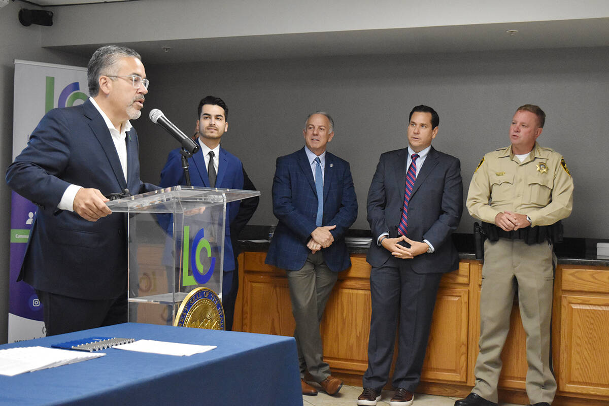 El gobernador Joe Lombardo, el secretario de Estado Cisco Aguilar, el senador Fabián Doñate y ...