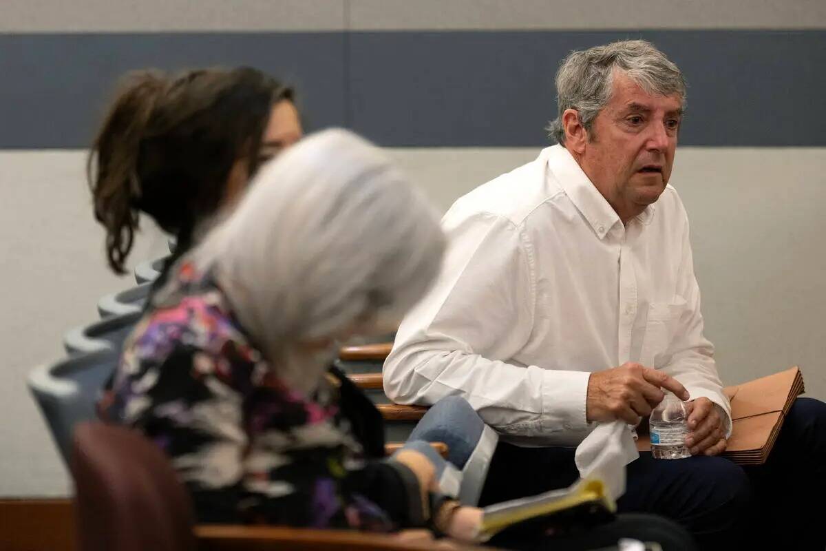 Tom Steyer, padre de Louis Steyer, asiste a la audiencia de sentencia de Angelo Loza en el Trib ...