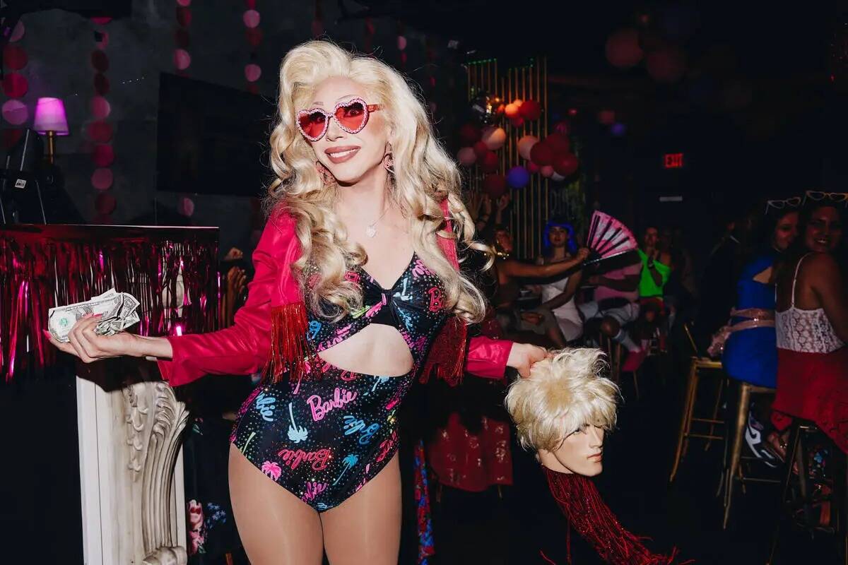 Jade Jolie, una drag queen que participó en la quinta temporada de RuPaul's Drag Race, se pres ...