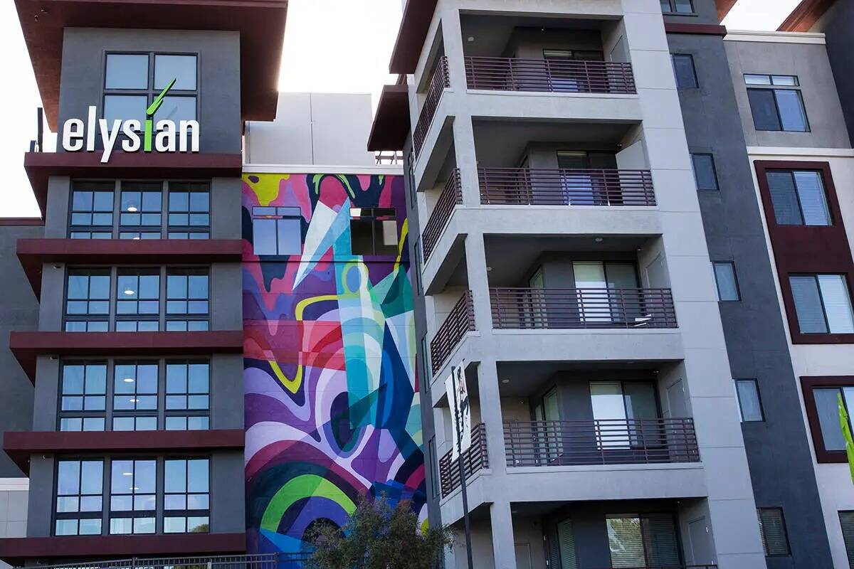 Elysian en Hughes Center, un complejo de apartamentos dentro del parque de oficinas Hughes Cent ...