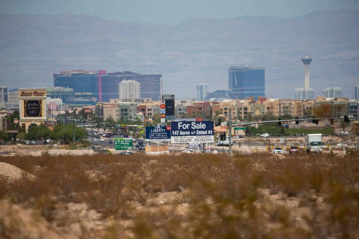 Una porción de 126 acres en la esquina suroeste de Las Vegas Boulevard y Cactus Avenue, que fu ...